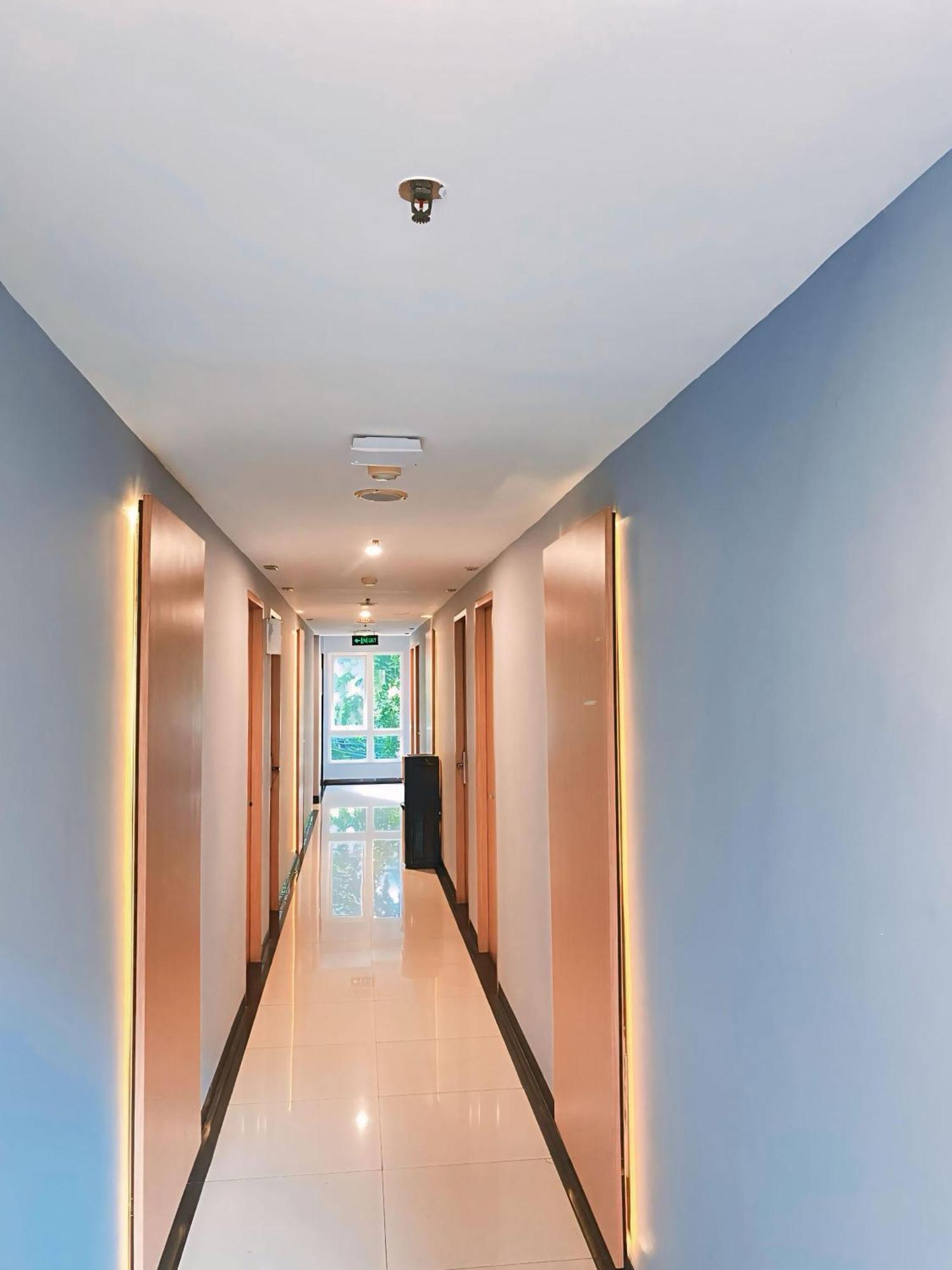 Studio One Thamrin Hotel Джакарта Екстер'єр фото