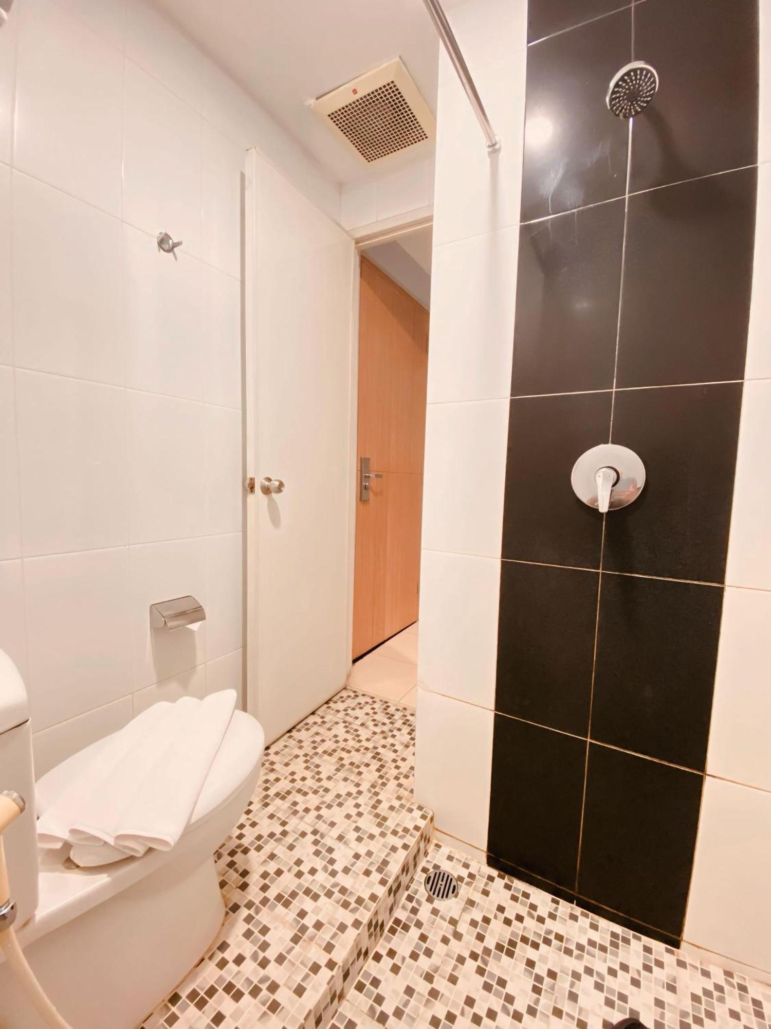 Studio One Thamrin Hotel Джакарта Екстер'єр фото