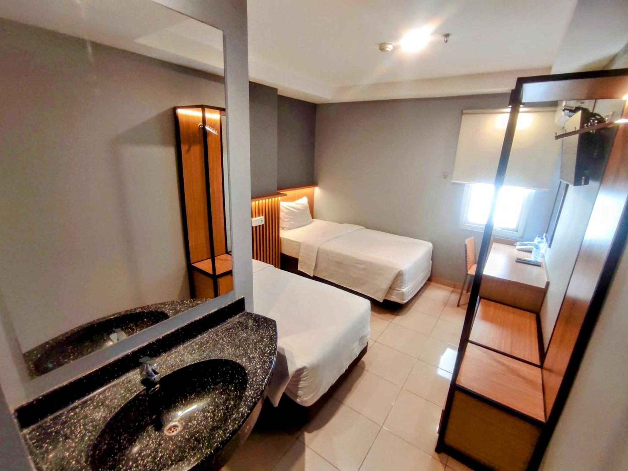 Studio One Thamrin Hotel Джакарта Екстер'єр фото